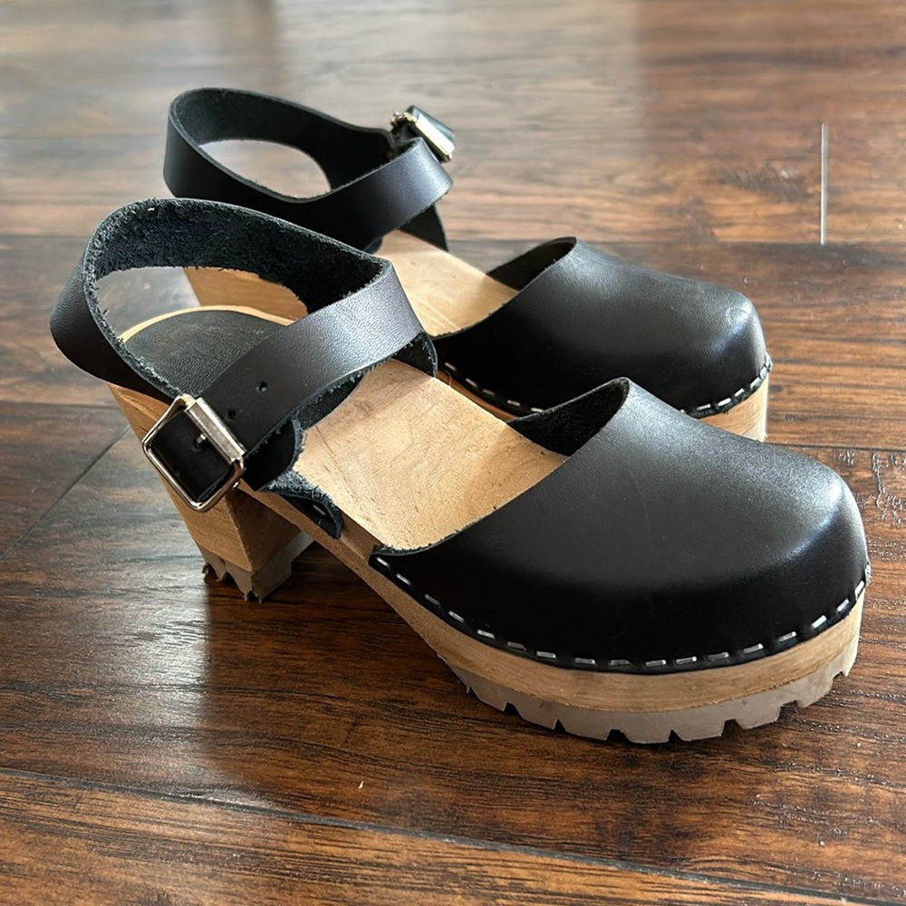 MIA Clogs — Like New!